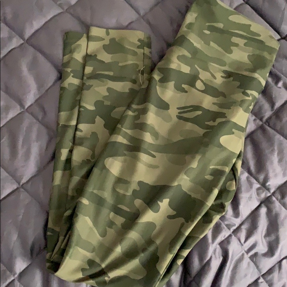 NWT Forever21 Camo Workout Leggings